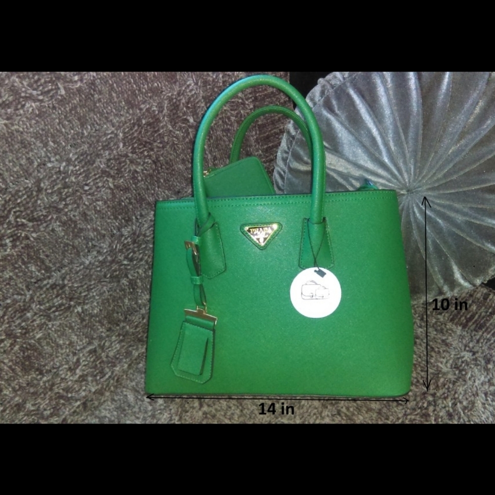 Not original Prada hand bag.